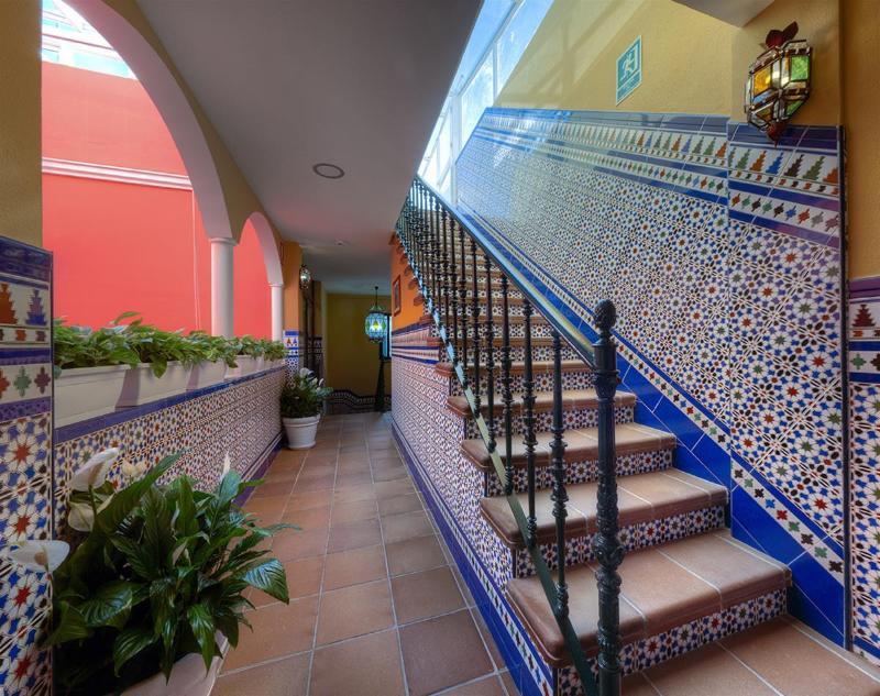 Hotel Dona Lina Севиля Екстериор снимка