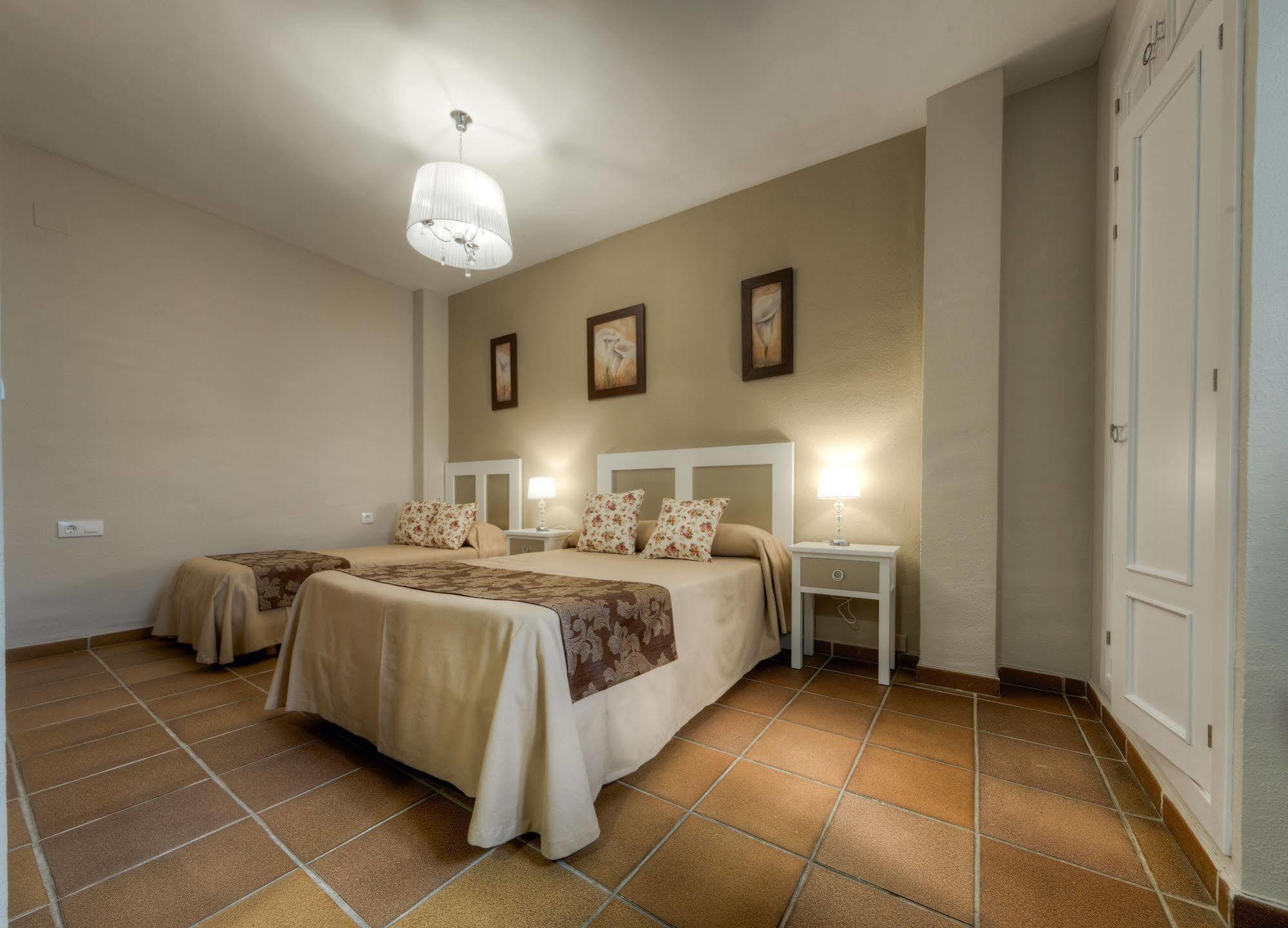 Hotel Dona Lina Севиля Екстериор снимка