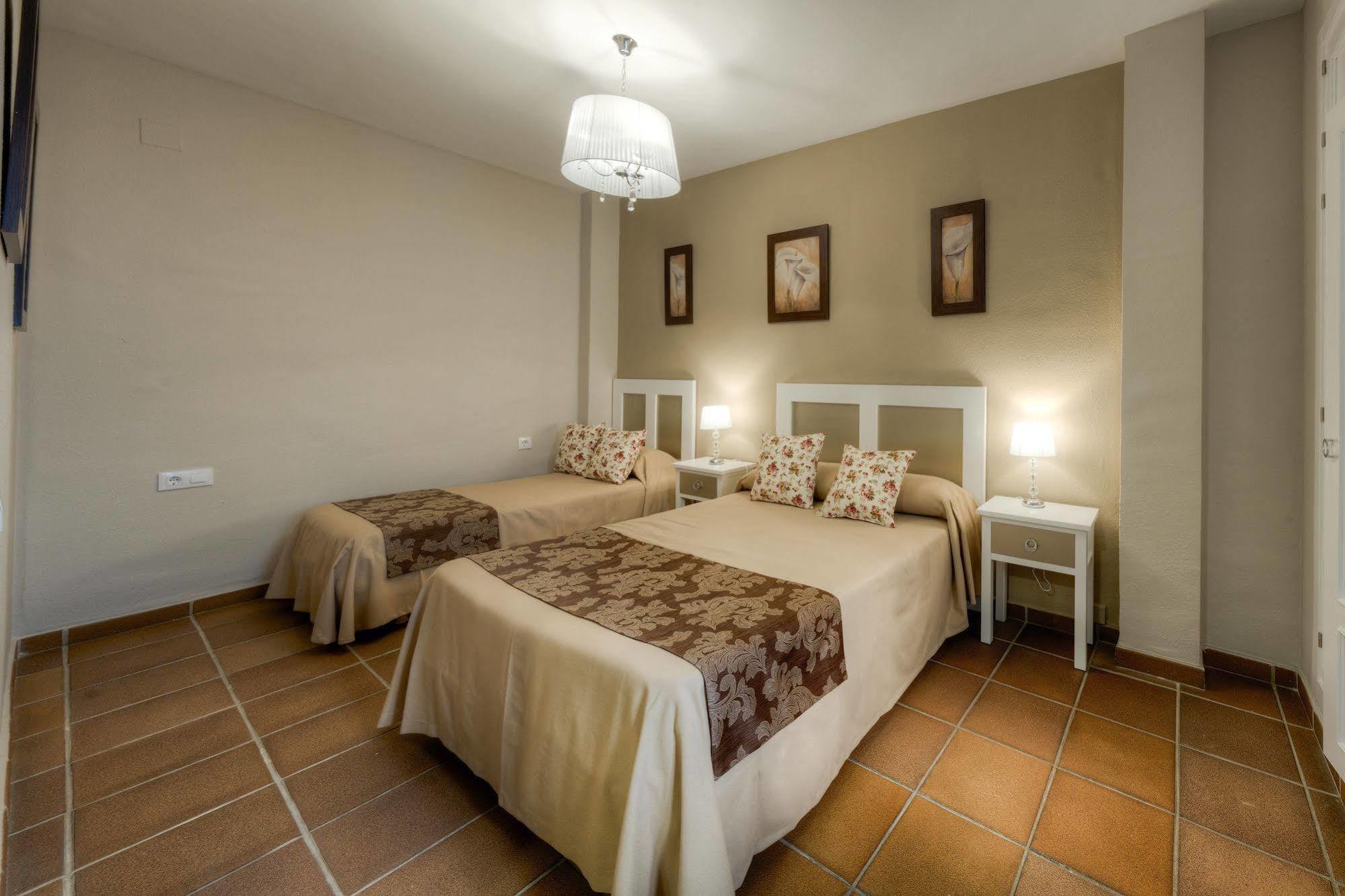 Hotel Dona Lina Севиля Екстериор снимка