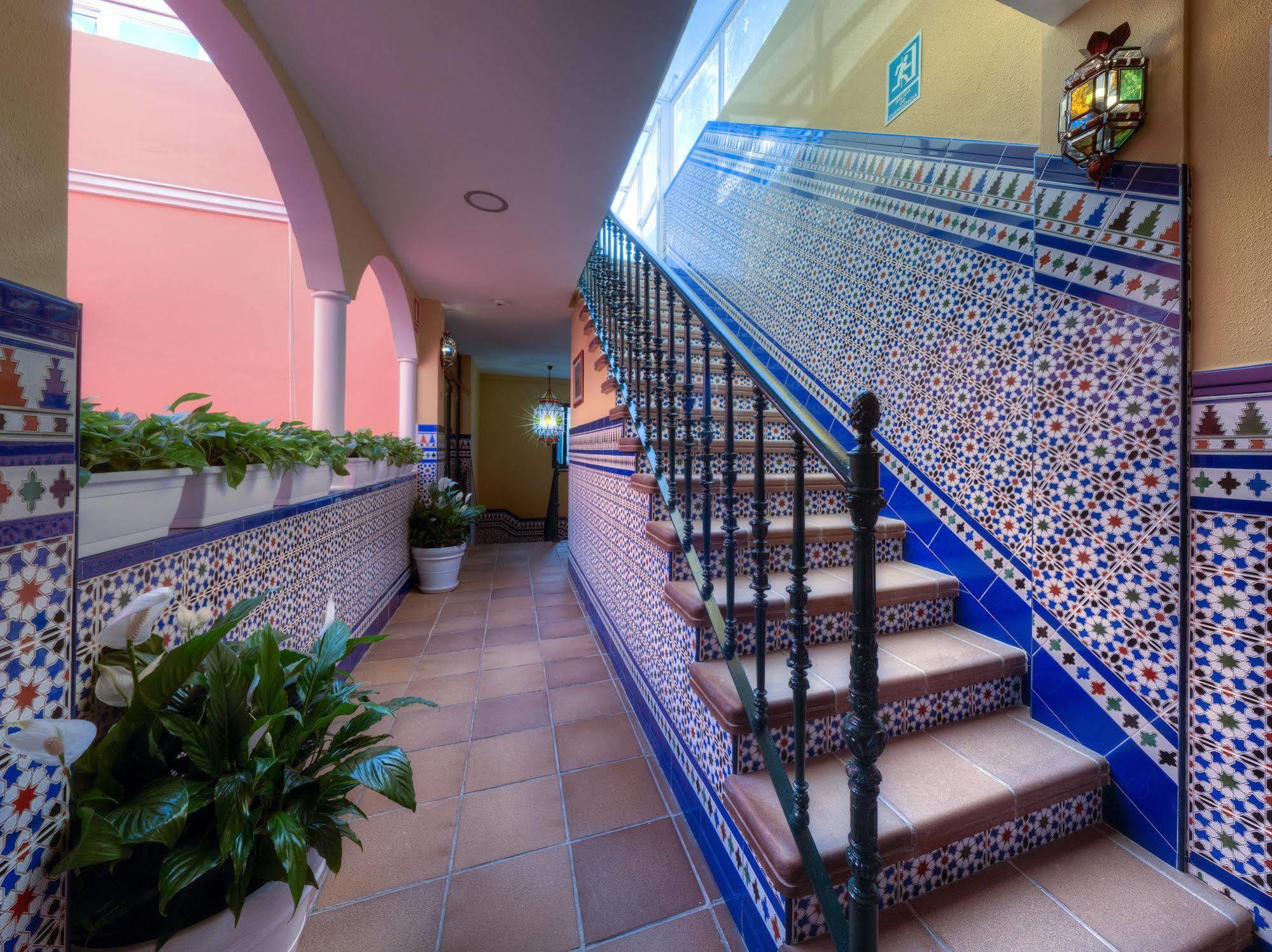 Hotel Dona Lina Севиля Екстериор снимка